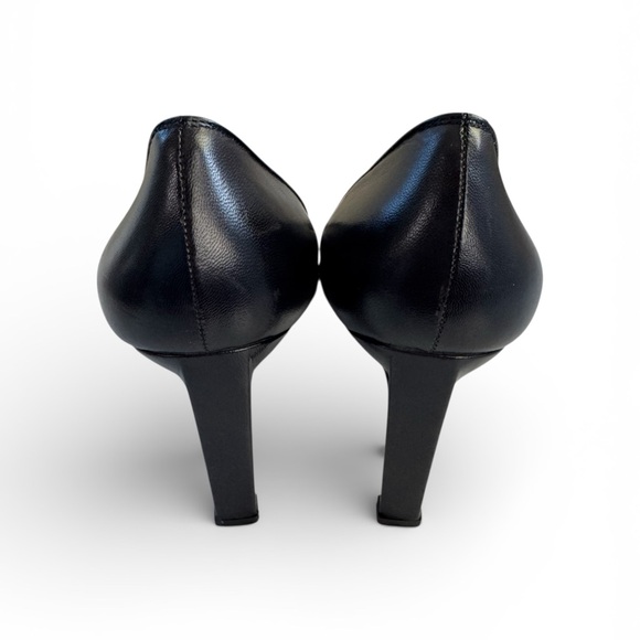 St. John Vintage Black Leather Pointed Toe Pumps Gold Chain Size 8 - Picture 9 of 11